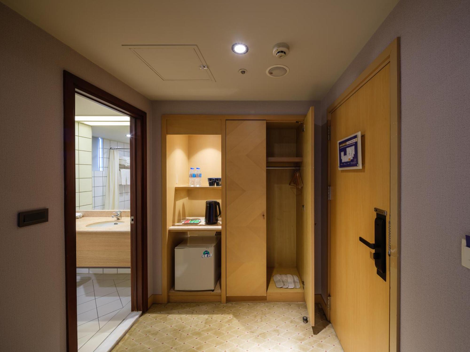Rich & Free Hotel - Fuzhong 富逸旅趣-板橋府中館 Тайбей Екстер'єр фото