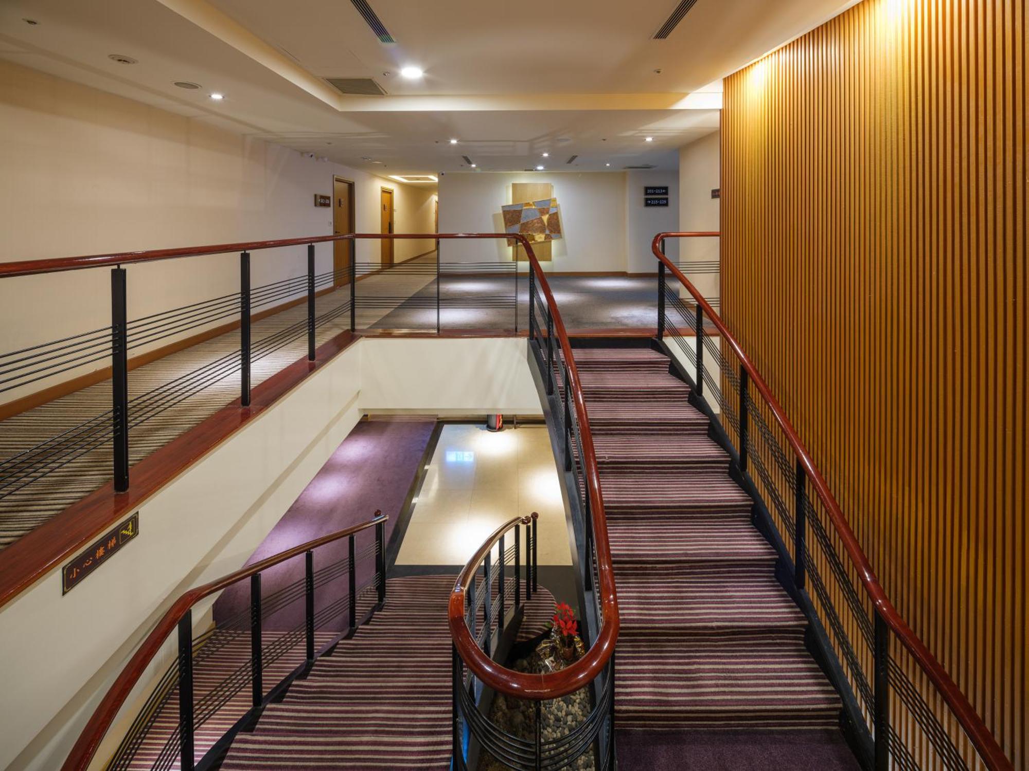 Rich & Free Hotel - Fuzhong 富逸旅趣-板橋府中館 Тайбей Екстер'єр фото