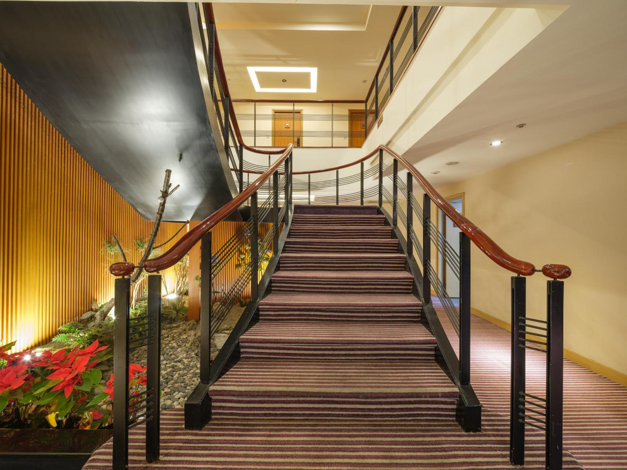 Rich & Free Hotel - Fuzhong 富逸旅趣-板橋府中館 Тайбей Екстер'єр фото
