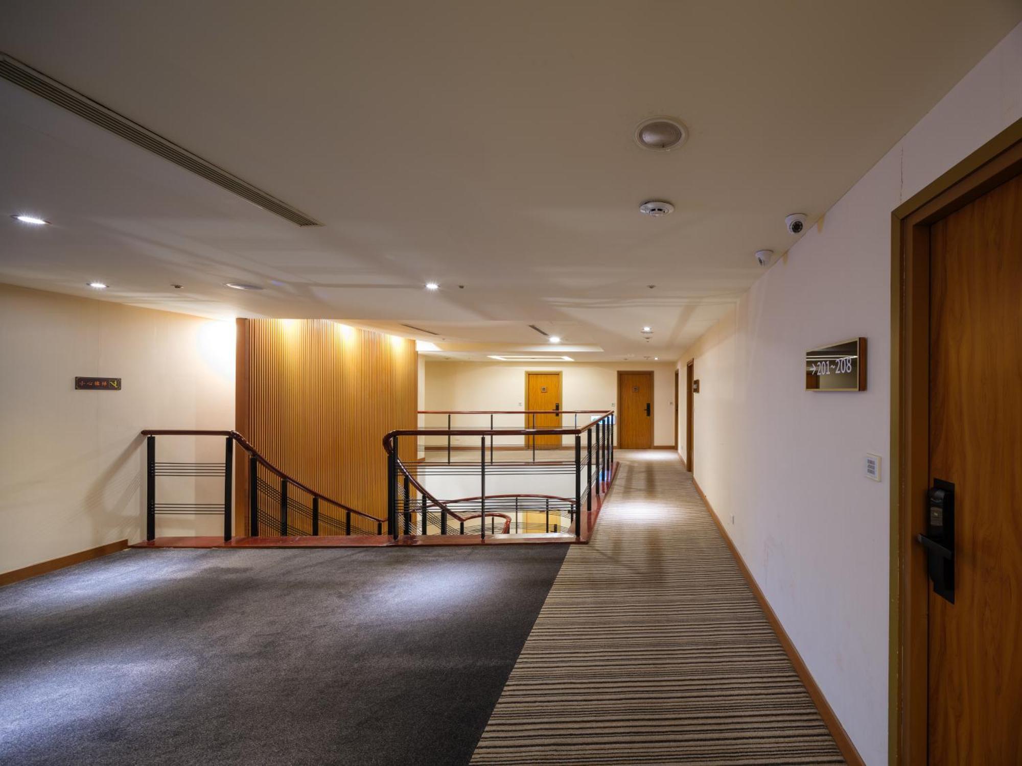 Rich & Free Hotel - Fuzhong 富逸旅趣-板橋府中館 Тайбей Екстер'єр фото