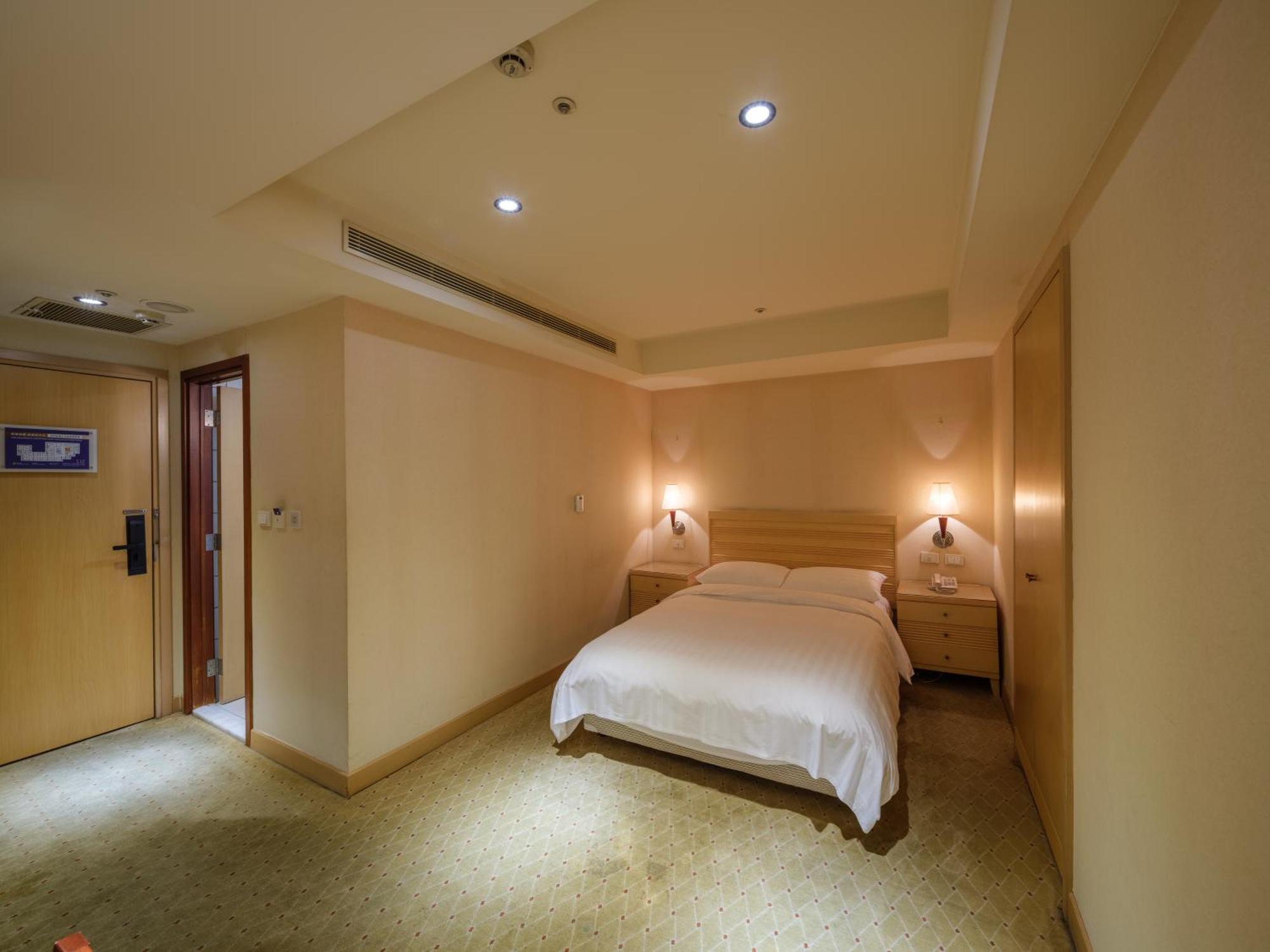 Rich & Free Hotel - Fuzhong 富逸旅趣-板橋府中館 Тайбей Екстер'єр фото