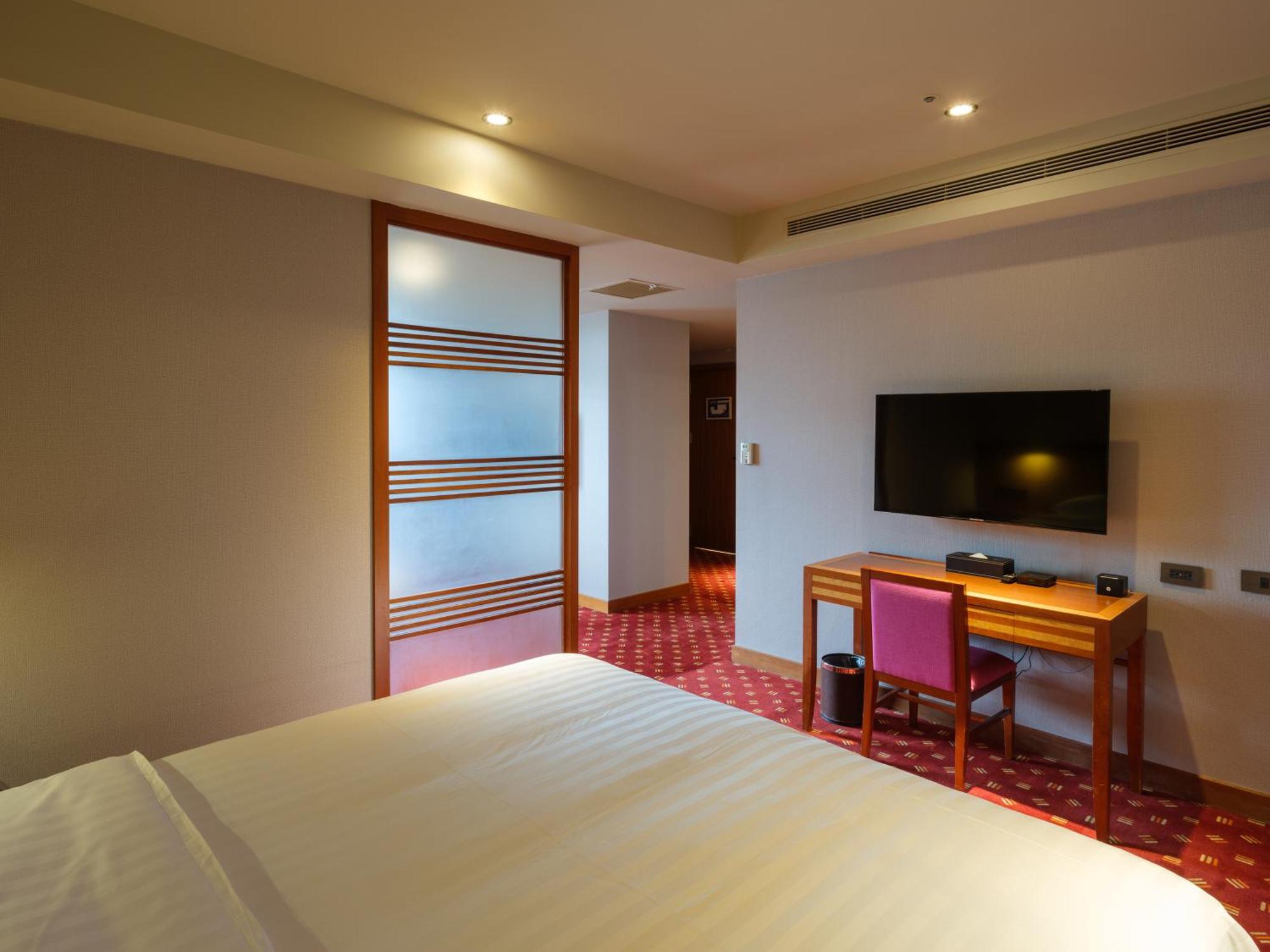 Rich & Free Hotel - Fuzhong 富逸旅趣-板橋府中館 Тайбей Екстер'єр фото