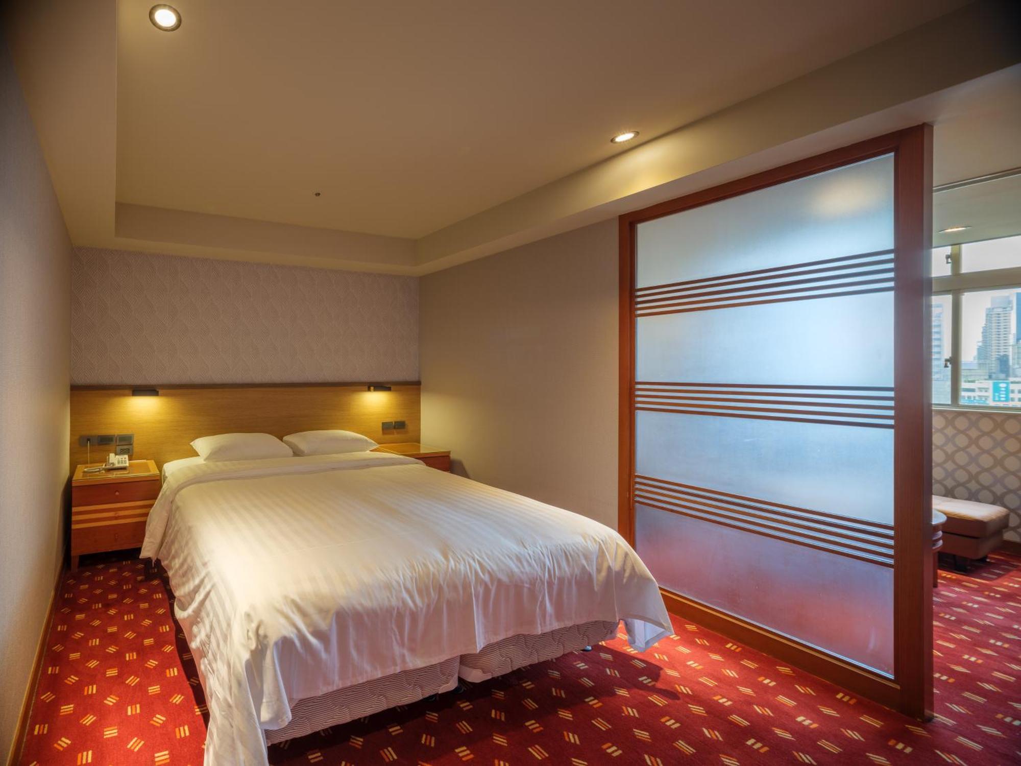 Rich & Free Hotel - Fuzhong 富逸旅趣-板橋府中館 Тайбей Екстер'єр фото